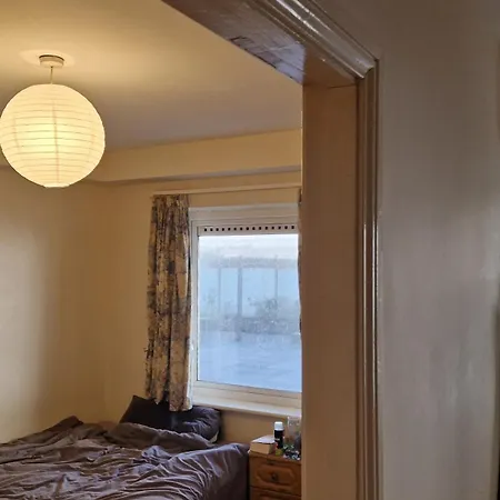 2 Bedrooms, Centre